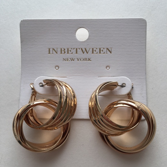 IN BETWEEN New York Gold Colored Hoop Earrings - Picture 1 of 3